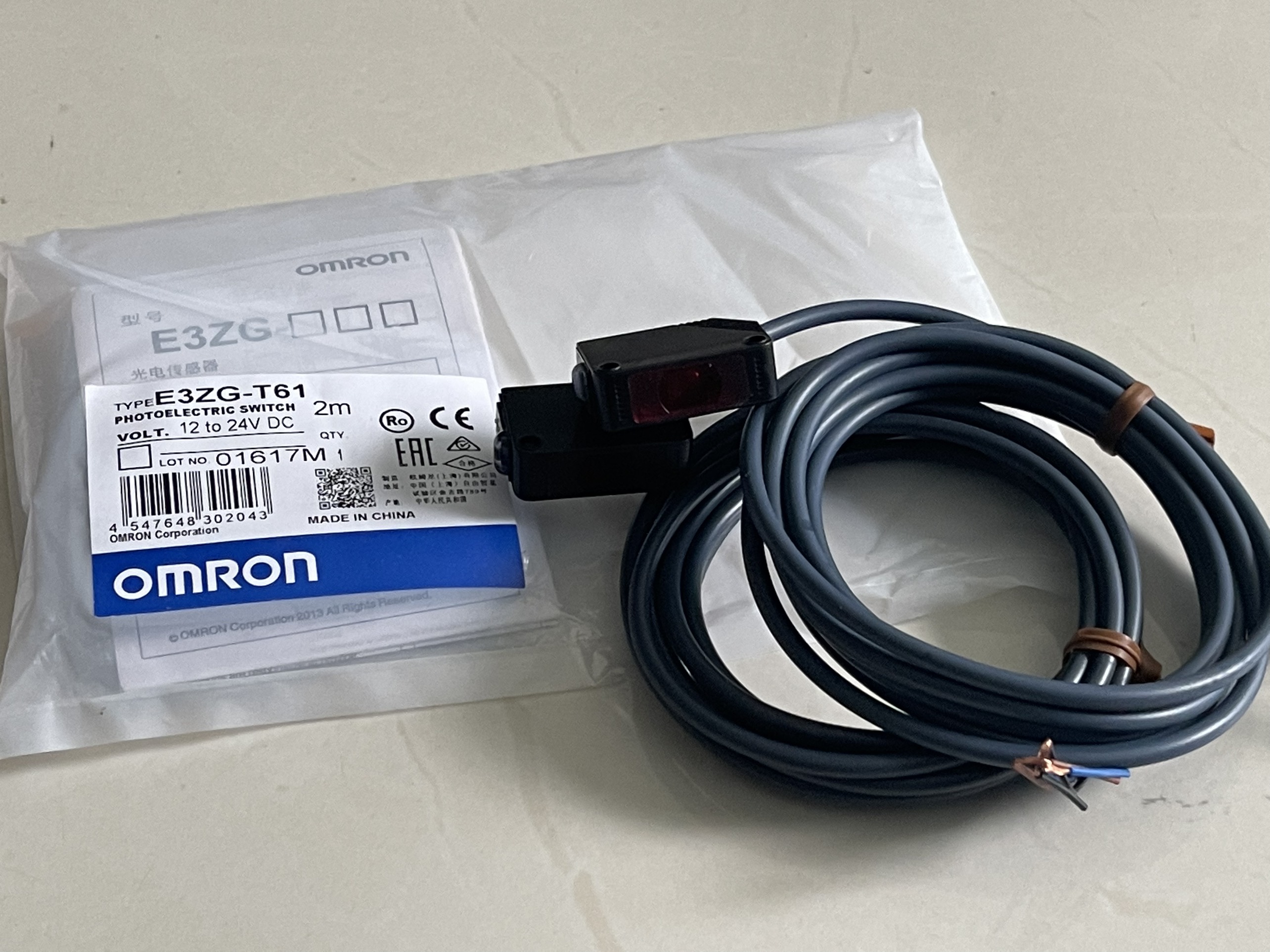 Cảm biến quang thu - phát E3ZG-T61 2M - Chính hãng Omron